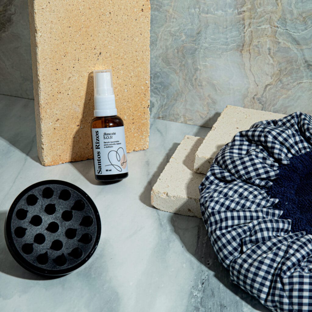 Serum Reparador 30ml: Tratamiento reparador para cabello reseco y dañado.