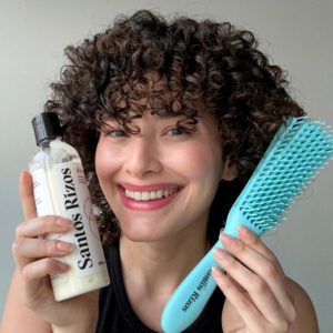 Santos Rizos, línea de productos y accesorios para cabellos ondulados y rizados.