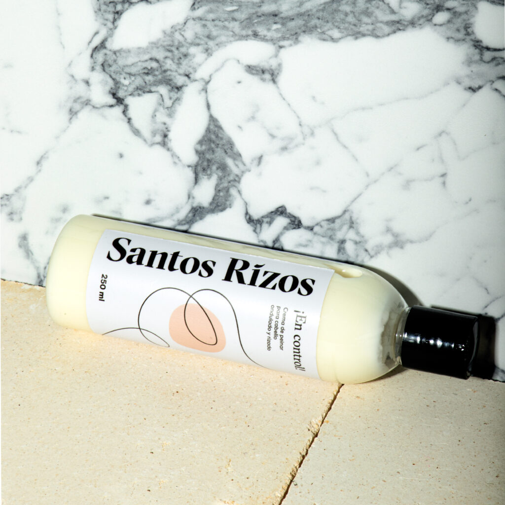 Crema de Peinar: Hidrata, define y estiliza ondas y rizos