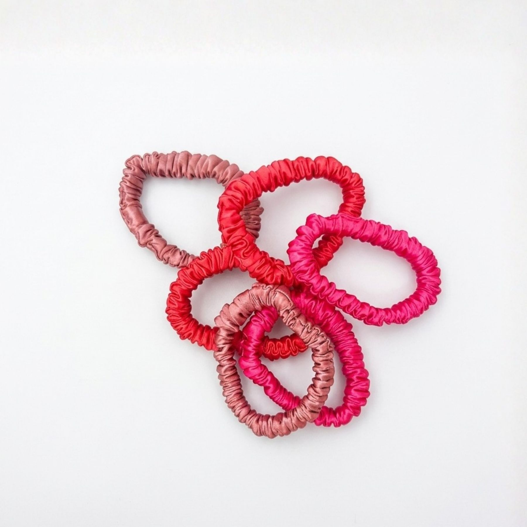 Mini Scrunchies de Satín (Pack x6) – Sujetan sin Frizz ni Quiebre - Imagen 2