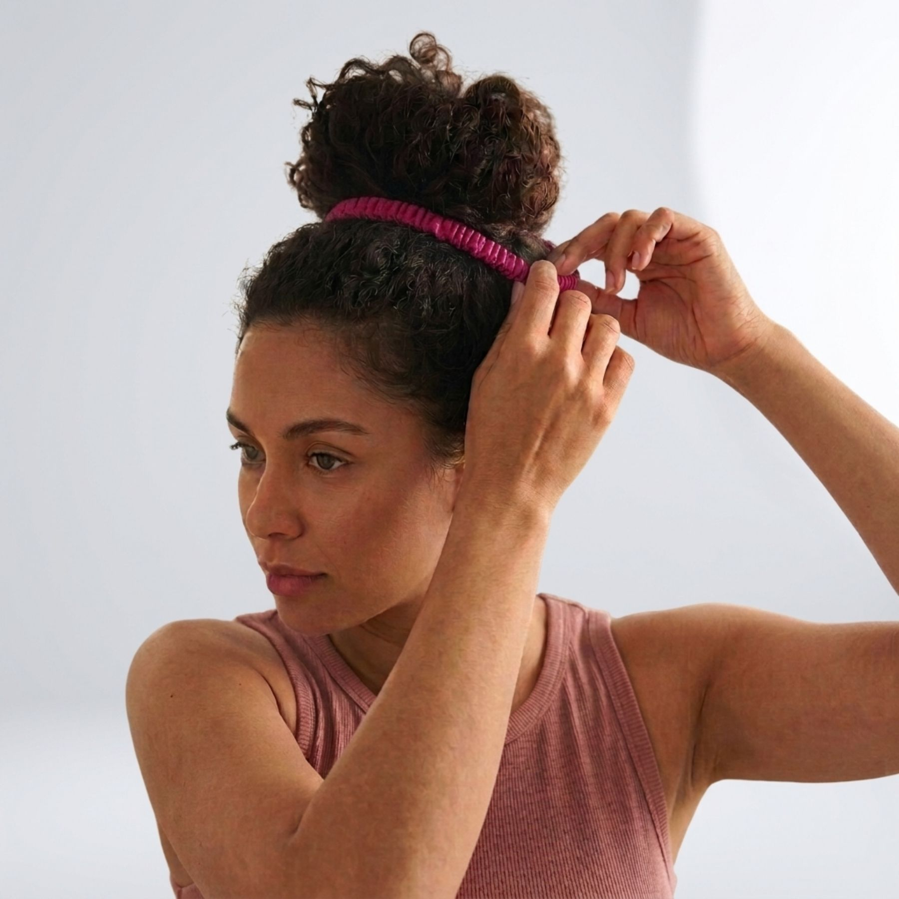 Mini Scrunchies de Satín (Pack x6) – Sujetan sin Frizz ni Quiebre - Imagen 3